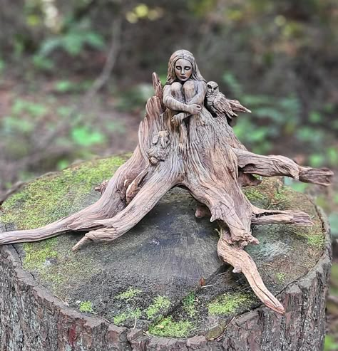 Takken Decor, Driftwood Art Diy, Dremel Carving, Wood Carving For Beginners, Wood Spirit, Tree Root, Driftwood Sculpture, Wine Table, Tree Carving