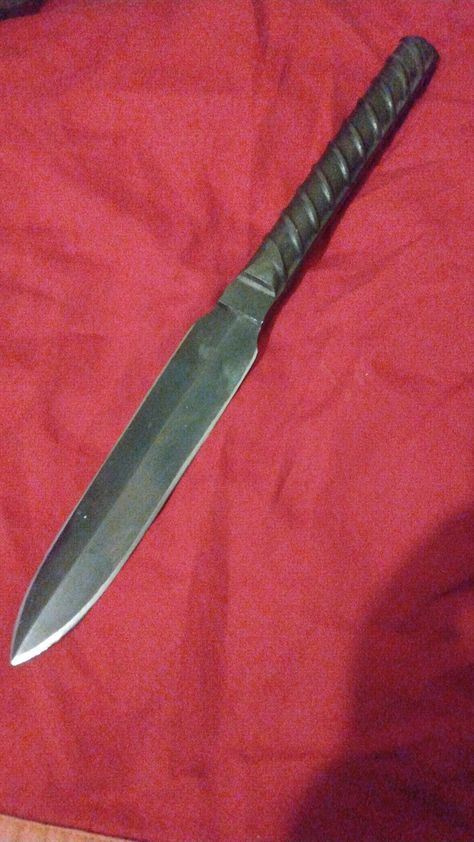 Homemade Knife, Homemade Knife Diy, Knives Made From Saw Blades, Railroad Spike Knife How To Make, Rebar Knife, Wood Chair Diy, Forging Tools, Handmade Hunting Knife, Diy Knife