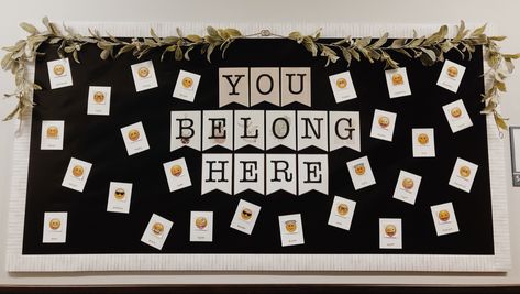 Minimalist back to school bulletin board idea! Bulletin Board Ideas Minimalist, Board Design Classroom, Bulletin Board Design Classroom, Minimalist Bulletin Board, Bulletin Board Aesthetic, Design Classroom, Bulletin Board Design, Board Aesthetic, Back To School Bulletin Boards