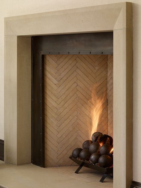 Fireplace Hearth Tiles, Design Camino, Minimalism Living, Hearth Tiles, Metal Fireplace, Interior Design Portfolios, Fireplace Logs, Farmhouse Fireplace, Fireplace Hearth