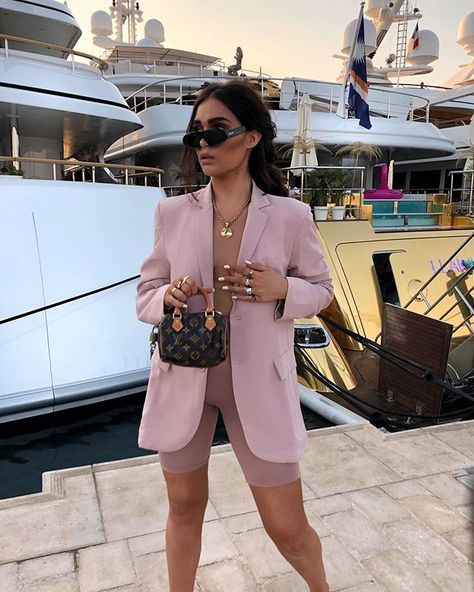 Luis Vuitton Outfits, Pink Bags Outfit, Louis Vuitton Bag Outfit, Vuitton Outfit, Rich Outfits, Formal Chic, Blazer Outfits Casual, Things Change, Model Inspo