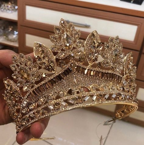 Quinceanera Crowns Gold, Sweet 16 Crowns, Quince Crowns, Quince Crown, Beauty And The Beast Quince, Quinceanera Accessories, Quinceanera Jewelry, Quinceanera Dresses Gold, Quinceanera Crown