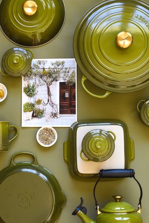 Olive Green Kitchen, Green Kitchen Accessories, Cute Kitchen, Green Kitchen, Le Creuset, Dream House Decor, Country Kitchen, Dream Kitchen, My Dream Home