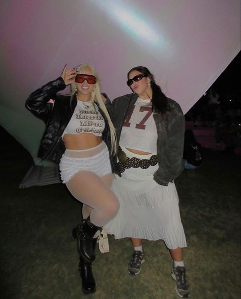 Curvy Coachella Outfits, Dreamville Festival Outfits Plus Size, Mid Size Coachella Outfits, Jean Skirt Festival Outfit, Plus Size Festival Outfit Coachella, Lollapalooza Outfit Ideas Plus Size, Lalapalooza Outfits Plus Size, Festival Midsize, Midsize Coachella Outfit