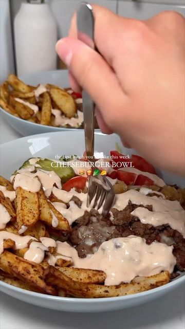 30K views · 1.9K likes | 💚 YOUR DAILY DOSE OF HEALTH! 🍏 on Instagram: "Cheeseburger bowls!! 🍔🤤💚 Would you try this? 👀🙏🏾 🎥 by @eatslauram! . Ingredients: - lettuce - ground beef topped with cheese - caramelized onions - tomatoes - fries - pickles - homemade “Mac” sauce (Greek yogurt, mayo, ketchup, mustard, relish, caramelized onions, water, salt, pepper, smoked paprika, garlic powder) . Check out @instahealth_lover for more! 🤤💚" Fries Pickles, Cheeseburger Bowls, Greek Yogurt Mayo, Cheeseburger Bowl, Pickles Homemade, Mustard Relish, Mac Sauce, Homemade Pickles, Smoked Paprika