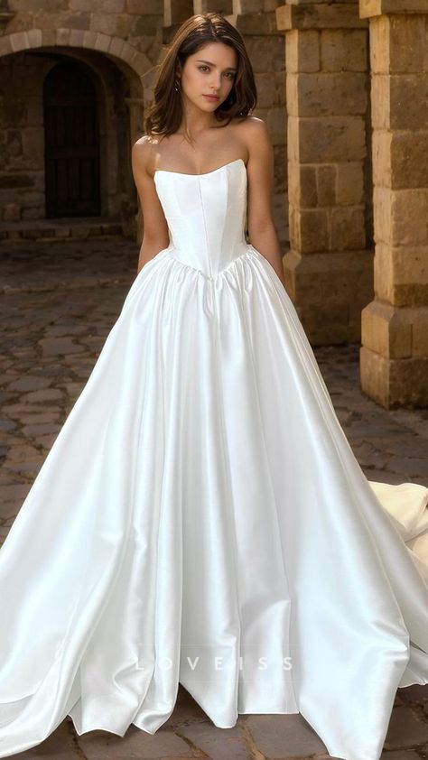 Create an elegant and modern look on your big day with our Sweetheart Sleeveless Pleated Sleek A-Line Wedding Dress. This dress features a flattering sweetheart neckline and a sleek pleated A-line silhouette that will accentuate your figure. The sleeveless design adds a touch of sophistication, making this dress perfect for any bride looking for a modern twist on a classic style. Drop Waist Wedding Dress, Sweep Train Wedding Dress, Homecoming Formal Dresses, Wedding Dress With Pockets, Pretty Wedding Dresses, Mother Wedding Dress, Dream Wedding Ideas Dresses, Classic Wedding Dress, A Line Wedding Dress