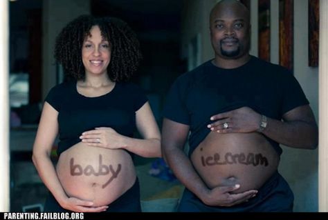 lol this makes me giggle because I think Ethan and I could have done this when he had his addiction to little debbie!! Funny Maternity Pictures, Photo Bb, Baby Fotografie, Parenting Fail, Baby Belly, Pregnancy Humor, Maternity Pictures, I Smile, Bones Funny