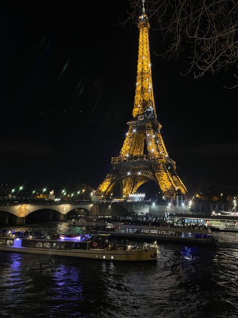 Seine Boat Ride, Boat Party Night, Paris Boat Ride, Paris River Cruise, Seine River Cruise, Sweet Sixteen Birthday Party Ideas, Parisian Summer, Romantic Aesthetic, Romantic Paris