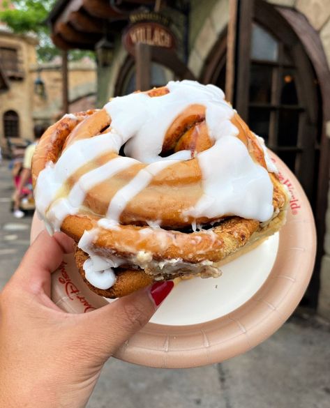 Gaston's Tavern Cinnamon Roll Gastons Tavern, Disney Treats, Disney 2024, Cinnamon Roll, Cinnamon Rolls, Beauty And The Beast, Disney World, Cinderella, Cinnamon