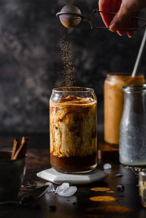 Brown Sugar Shaken Espresso, Date Shake, Autumn Drink, Iced Pumpkin Spice Latte, Coffee Creations, Tahini Chocolate, Best Starbucks Drinks, Shaken Espresso, Oat Milk Recipe