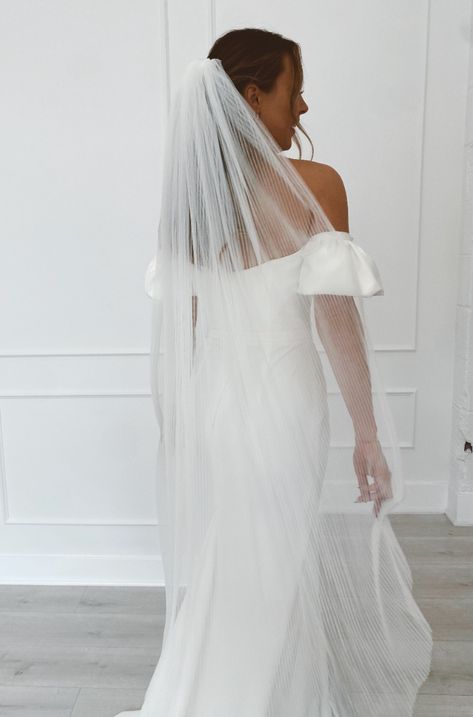 Capsule Bridal by Savvy Bridal pleated tulle modern bridal wedding veil Modern Bride Veil, Pleated Tulle Veil, Pleated Veil, Classic Veil, Classic And Timeless Wedding, Unique Wedding Veils, Wedding Fits, Tulle Wedding Veil, Pleated Tulle