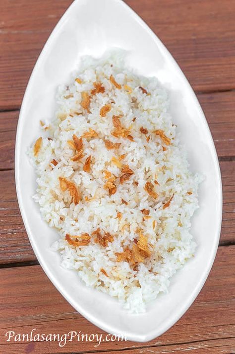 Sinangag or Garlic Fried Rice has been a favorite part of every Filipino breakfast. This recipe shows how it can easily be cooked. Sinangag Recipe, Filipino Fried Rice, Phillipino Food, Filipino Breakfast, Garlic Fried Rice, Foreign Food, Cooking White Rice, Filipino Dishes, Garlic Fries