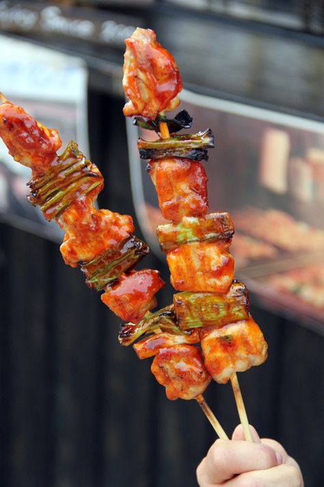 24. Korean Chicken Skewers (Dakkochi 닭꼬치) Korean Food Side Dishes, South Korean Food, Korean Chicken, Asian Street Food, Skewer Recipes, K Food, Food Street, Korean Street Food, Korean Dishes