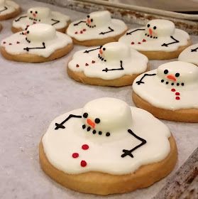 Melted Snowman Cookies, Melted Snowman, Snowman Cookies, Christmas Snacks, Christmas Cooking, Cookie Designs, Decorated Cookies, Yummy Cookies, Baby Quilt