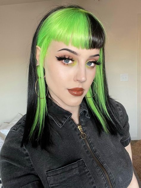 Hair Dye Ideas Short Hair, Green Hair Dye Ideas, Green Hair Aesthetic, Black And Green Hair, Fox Hair Dye, Neon Green Hair, Color Cabinet, Fox Hair Color, Green Hair Dye