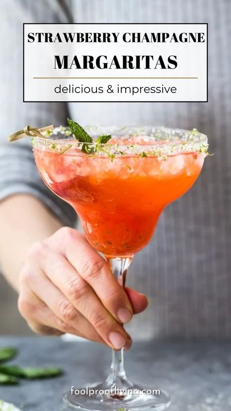 Strawberry Champagne Margarita in a glass. Champagne Margarita Recipe, Mexican Cocktail, Champagne Margaritas, Easy Spring Recipes, Spring Salad Recipes, Strawberry Margarita, Strawberry Champagne, Easy Drink Recipes, Delicious Drink Recipes