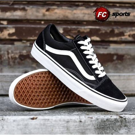 Best Vans, Adidas Wallpapers, Tenis Vans, Hype Shoes, Fashionista Clothes, Trainer Sneakers, Raw Denim, Men Fashion Casual Outfits, Style Sneakers