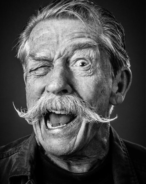 This shows the man's personality, something unique or interesting about him. It is something different from the normal, formal portraits. John Hurt, 얼굴 드로잉, 얼굴 그리기, Face Drawing Reference, Old Faces, Portrait Photos, Foto Tips, Face Reference, Face Photography