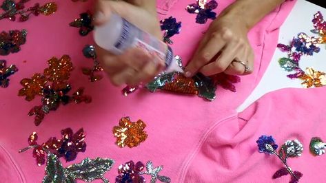 Adding Jewels To A Dress Diy, Tshirt Embellishment Ideas Diy, Diy Embellishments Clothes, Diy Sequin Top, Gold Sequin Outfit, How To Sew Sequins, Sequin Diy, Embellished Clothes, Diy Sequin