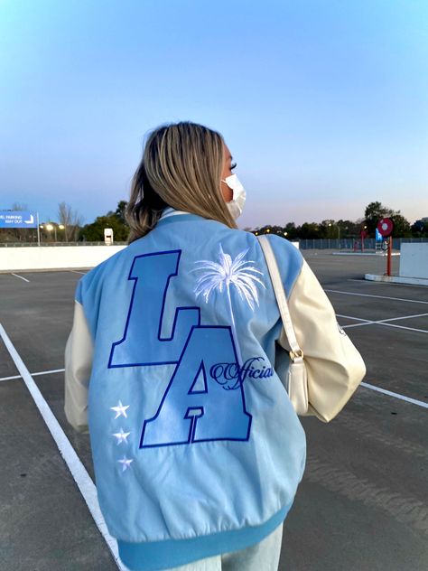 Varsity Outfit, Senior Jackets, Zara Printed Dress, Cozy Streetwear, Varsity Jacket Women, Outfit Styling, Letter Y, Varsity Jackets, Baseball Jersey