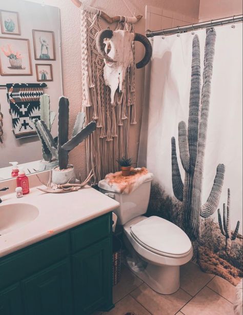 #punchy #cowgirl #cowprint #decor #yeehaw #howdy #western #bathroom #bathroomideas #aztec Western Bathrooms, Western Bathroom Decor, Western Bedrooms, Western Bathroom, Ranch House Decor, Western Bedroom Decor, Western Rooms, Western Bedroom, Casa Country