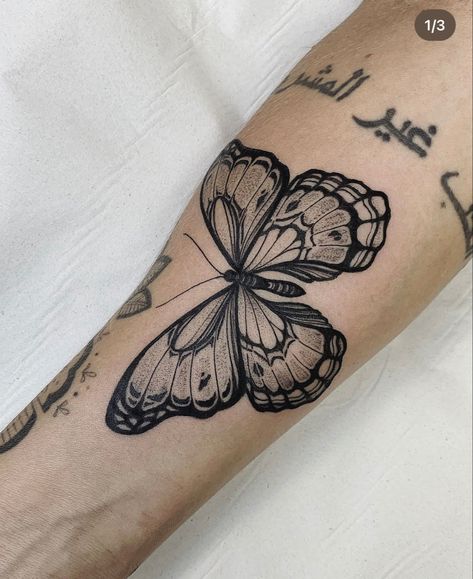 Tattoo Papillon, Insect Tattoo, Tasteful Tattoos, Leg Tattoo, Tattoo Feminina, Dainty Tattoos, Time Tattoos, Black Ink Tattoos, Dope Tattoos