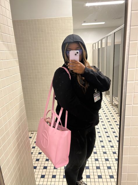 High School Purse, Purses For School, Purse For School, Purse Bookbag, School Purse, High School Bags, Pink Girly Things, Ideas Outfit, School Time