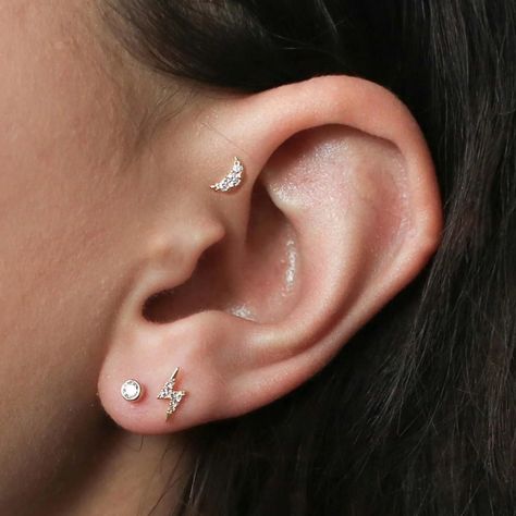 Forward Helix Piercing Guide: Everything You Need to Know | Maison Miru Ear Piercings Ideas, Ear Bar, Clay Jensen, Piercings Ideas, Forward Helix Piercing, Ear Piercing Ideas, Curated Ear, Cool Ear Piercings, Earrings Moon