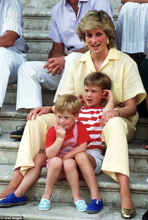 Diana Statue, Prins William, Prins Harry, Princess Diana Family, Princess Diana Photos, Prinz Harry, Harry And Meghan Markle, Princes Diana, Prince William And Harry