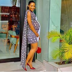 Daily Style Inspiration (@fashionjunkie9ja) • Instagram photos and videos Ankara Maternity, Styles For Pregnant Women, African Maternity, African Maternity Dresses, Dresses For Pregnant Women, Ankara Gown Styles, Stylish Maternity Outfits, Bump Style, African Print Dresses