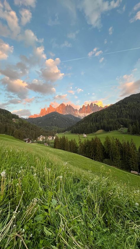 with__heron on Instagram: Perfect sunset in Dolomites 🤩 . Follow @with__heron for more 🔥 . . #southtyrol #dolomiti #dolomitiunesco #dolomitesitaly #dolomites4you… Pretty Landscapes, Alam Yang Indah, Nature Aesthetic, Pretty Places, Sky Aesthetic, Travel Aesthetic, Nature Pictures, Nature Beauty, Pretty Pictures