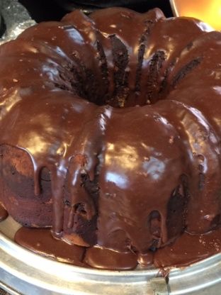 Chocolate Glaze Recipe, Bundt Cake Glaze, Chocolate Glaze Recipes, Tube Cake, Cake Mix Doctor, Glaze Icing, Cold Cake, Glaze For Cake, Chocolate Pound Cake