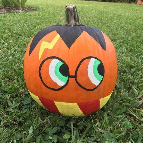 Harry Potter Pumpkin Ideas, Harry Potter Hogwarts Letter, Harry Potter Pumpkin, Story Book Pumpkin, Harry Potter Halloween Party, Harry Potter Face, Harry Potter Logo, Harry Potter Quizzes, Harry Potter Glasses