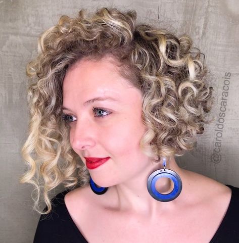 Asymmetrical Angled Bob for Curly Hair Asymmetrical Curly Haircut, Asymmetrical Curly Bob, Curly Stacked Bobs, Assymetrical Hair, Curly Angled Bobs, Balage Hair, Blonde Curly Bob, Blonde Balayage Bob, Ombre Curly Hair