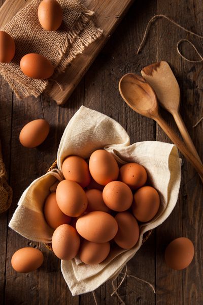 Organic Brown Eggs ~ Nom Nom Photography Telur Gulung, Eggs In A Basket, Egg Photo, Brown Eggs, Food Photography Inspiration, Egg Muffins, Farm Fresh Eggs, Boiled Egg, Food Photography Styling