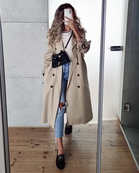 Light Beige Coat Outfit, Beige Coat Outfits, Beige Coat Outfit, London Walks, Pink Denim Jacket, Trench Coat Outfit, Beige Trench Coat, Beige Outfit, Winter Trench Coat