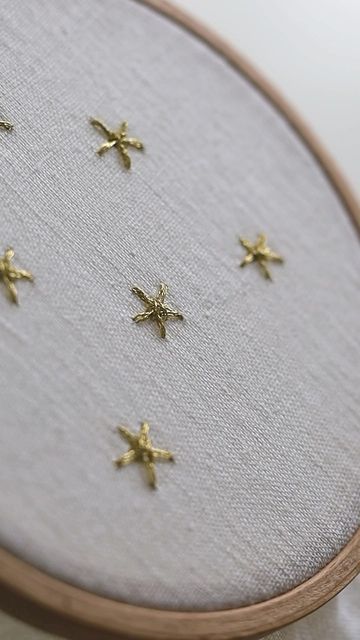 Small Star Embroidery, Hand Embroidery Star Stitch, Easy Star Embroidery, Embroidery Designs Stars, Gold Star Embroidery, Embroidery Patterns Stars, Christmas Star Embroidery, Star Bead Embroidery, Simple Star Embroidery