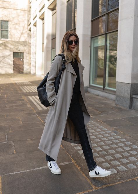 Emma Hill wears taupe trench coat, black straight leg jeans, Veja Campo trainers, black croissant slouchy hobo bag. Chic Spring outfit Duster Coat Outfit, Veja Sneakers Outfit, Casual Trench Coat Outfit, Grey Coat Outfit, Outfit Ideas Stylish, Trainers Outfit, Trench Coat Outfit, Trench Coat Style, Chic Blazer