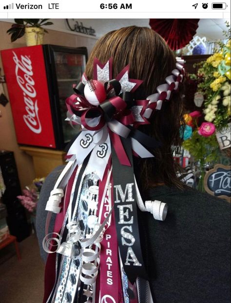 Unique Homecoming Mums, Texas Mums, Graduation Leis Diy, Homecoming Mums Senior, Homecoming Spirit Week, Homecoming Freshman, Homecoming Corsage, Texas Homecoming Mums, Football Mums