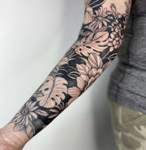 Beach Scenery Tattoo, Tattoo Filler Ideas Sleeve Backgrounds Flower, Tattoo Filler Ideas Sleeve Backgrounds, Botanical Tattoo Sleeve, Fineline Tattoo Ideas, Tattoo Filler Ideas, Holiday Tattoo, Tropical Flower Tattoos, Natur Tattoo Arm