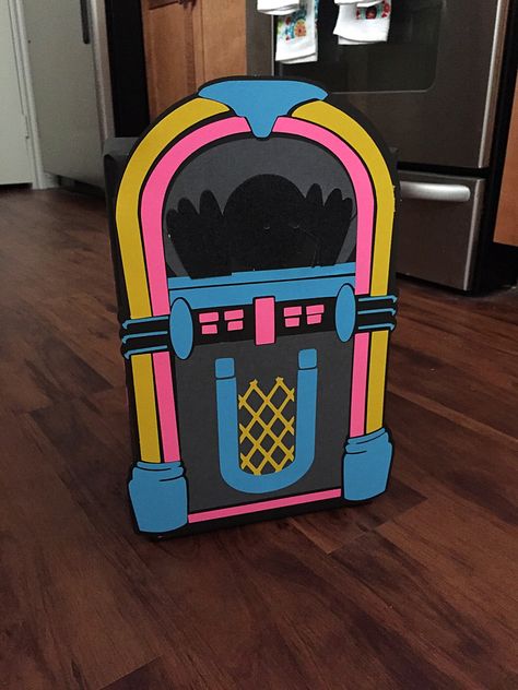 70s Theme Float, Jukebox Valentine Box Ideas, Disco Themed Hallway, Cardboard Jukebox Diy, Diy Jukebox Prop, Jukebox Costume, Jukebox Decoration, Retro Party Decorations, Grease Party