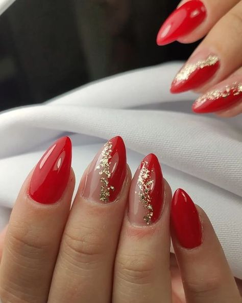 Natural Nails With Red Design, December Nails Red And Gold, Red And Silver Almond Nails, Red Nails Gold Design, Christmas Red And Gold Nails, Red Marble Nail Designs, Red Green And Gold Christmas Nails, Christmas Nails Gold And Red, Red Nails With Gold Design