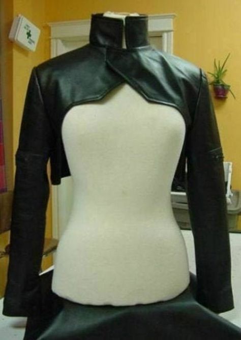 Cropped Biker Jacket, Figure Design, Bolero Shrug, Club Wear, Bolero Jacket, Bar Club, Fantasy Clothing, Character Outfits, Leggings Fashion