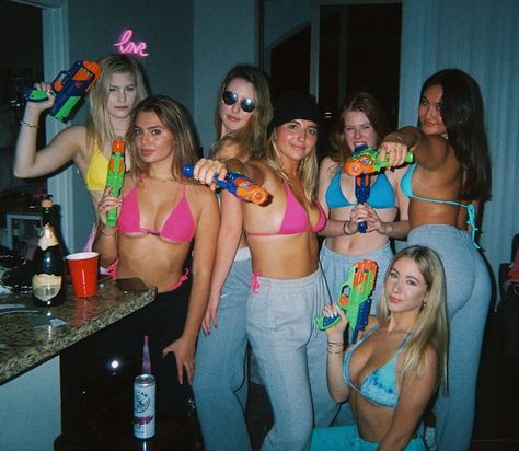 2000s Pool Party Aesthetic, Beach Theme College Party, Beach Frat Party Outfit, Miami Halloween Costumes, Beach Theme Outfit Parties, 2000s Pool Party Outfit, Spring Breakers Outfit, Y2k Pool Party Outfit, 2000s Slumber Party Aesthetic