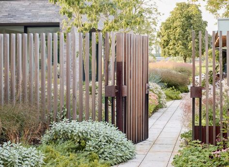 Garden Separation Ideas, Wood Fence Design, Modern Fence Design, House Main Gates Design, Timber Fencing, Small Patio Garden, Corner Garden, Australian Garden, Landscape Design Plans