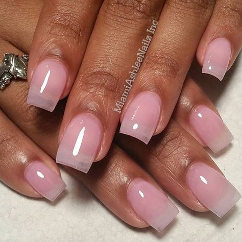 Dip Nails Short, Nails Short Neutral, Pixie Nails, Natural Acrylic Nails, Wow Nails, Dip Nails, Ombre Acrylic Nails, Polygel Nails, Ombre Nail Designs