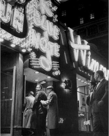 Blue Note Jazz Club, Chicago Jazz, Blue Note Jazz, Arte Jazz, Jazz Bar, Jazz Art, Jazz Artists, Clubbing Aesthetic, Bright Photos