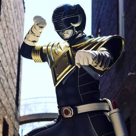 Armored Black Power Ranger with Dragon Shield Power Ranger Helmet, Black Power Ranger, Power Rangers Helmet, Power Ranger Black, Black Gate, Dino Thunder, Black Ranger, Power Rangers Cosplay, Power Rangers Samurai