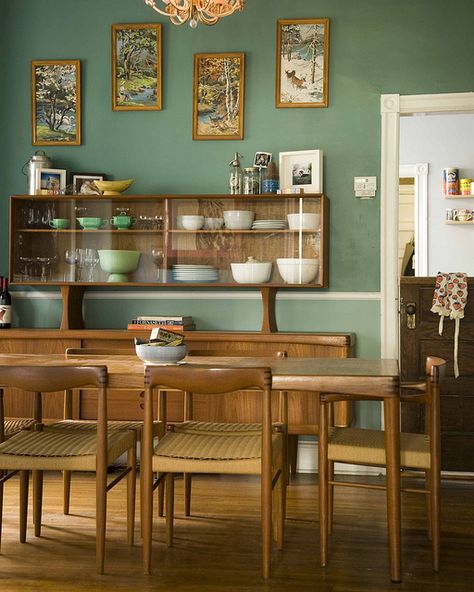 mcm/teak dining room... When I worked at Anthropologie, I bought a table like this and then had to return it because it was too long for small dining space in my apartment. "We'll meet again... don't know where, don't know wheeeen..." Mid Century Dining Room, Mid Century Modern Dining Room, Dining Room Hutch, Small Kitchens, Green Walls, Mid Century Modern Dining, Mid Century Dining, The Dining Room, Small Dining