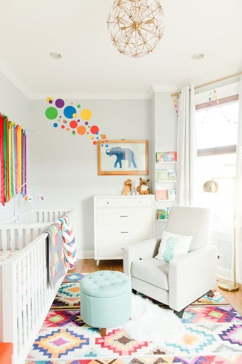 Colorful twin nursery: Photography & Design: Gromeza - http://www.gromeza.com/ Neutral Nursery Colors, Gender Neutral Nursery Colors, Baby Room Boy, Twin Nursery, Nursery Planning, Baby Room Design, Rainbow Nursery, Nursery Baby Room, Nursery Colors